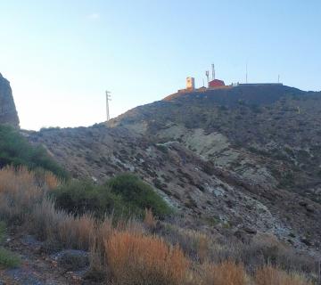 Cerro de Vela Blanca desde el Faro avistando caletas y arrecifes. Anthercas  