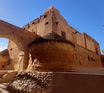 Cuevas del calguerin y castillo