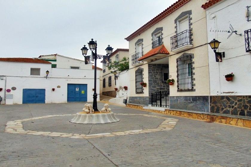 PLAZA DE LA CONSTITUCÓN DE (BENIZALON)